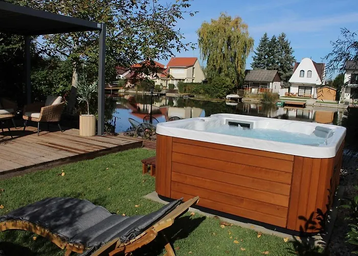 Luxus Vendeghaz A Szigetkoez Sziveben Case de vacanță Dunasziget