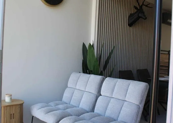 Luxus Vendeghaz A Szigetkoez Sziveben *